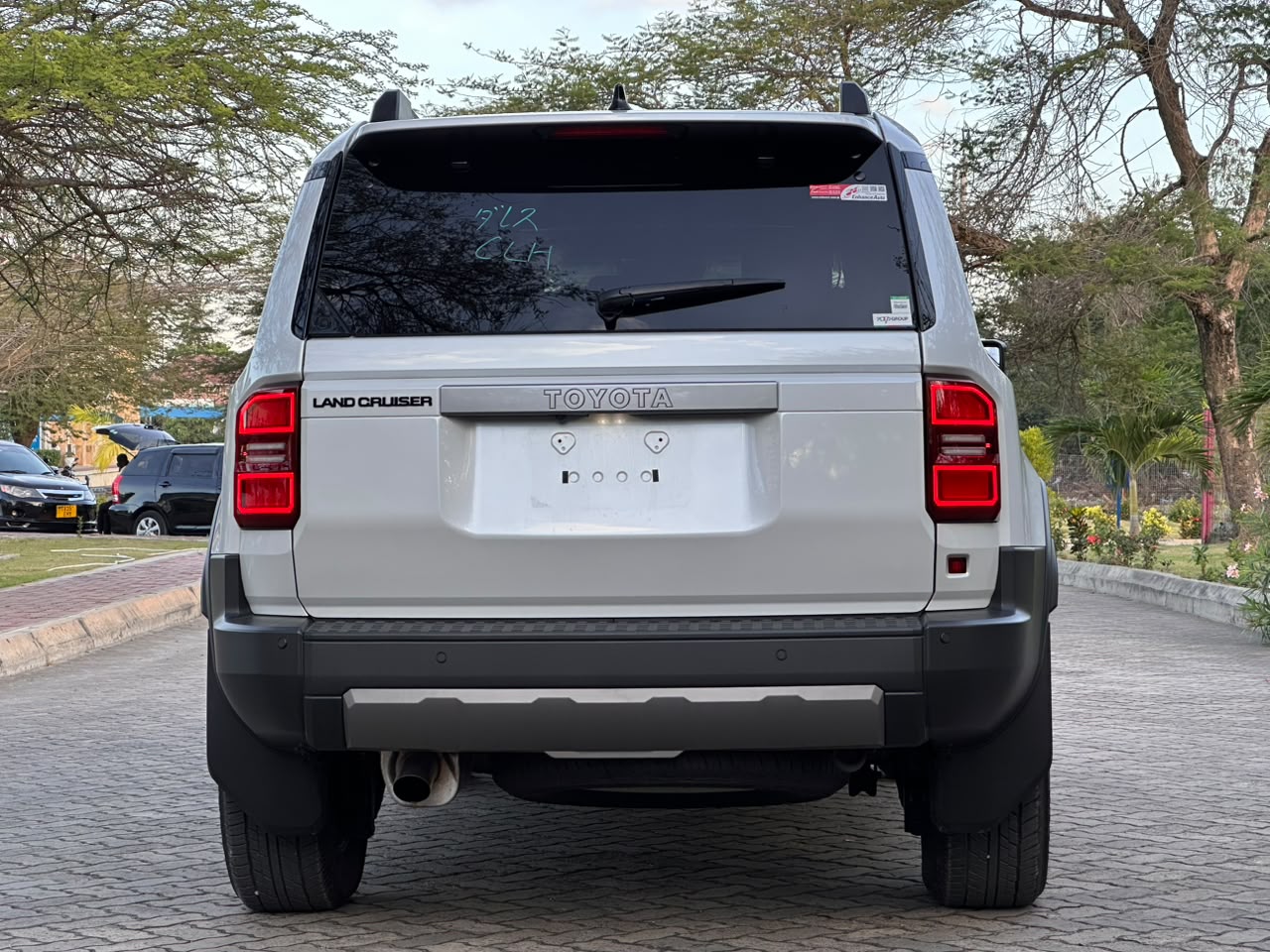 Land Cruiser Prado thumbnail 8